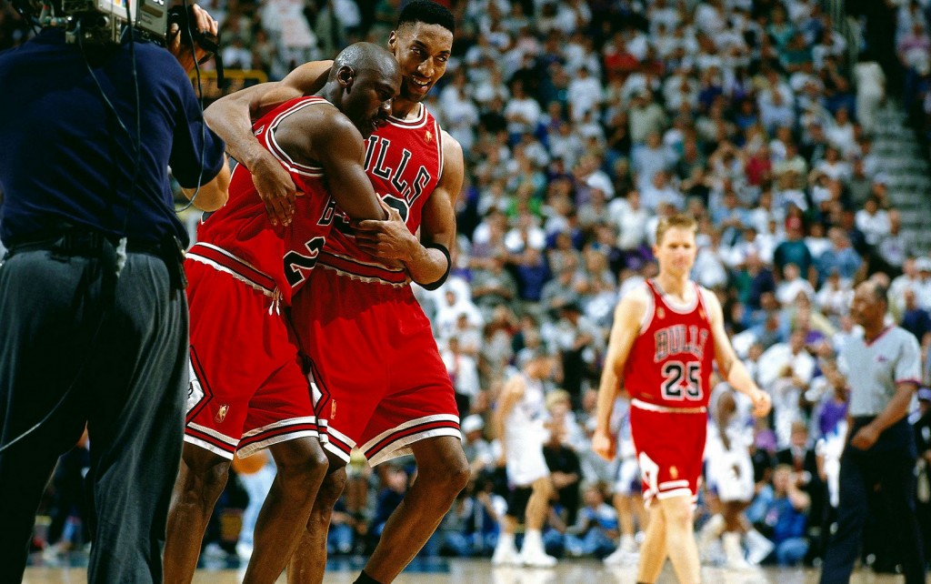 Four Unbelievable Michael Jordan Assists to Scottie Pippen