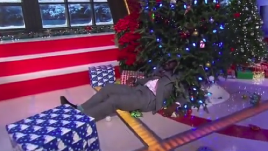 Shaquille O'Neal Takes Brutal Header into a Christmas Tree on TNT [VIDEO]