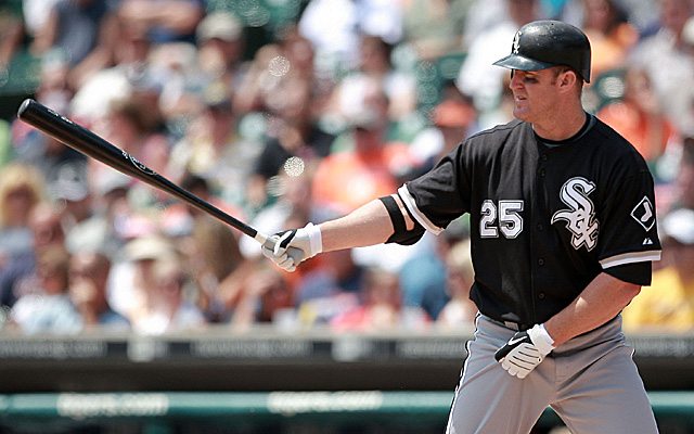 The Chicago White Sox' Jim Thome breaks his bat against the