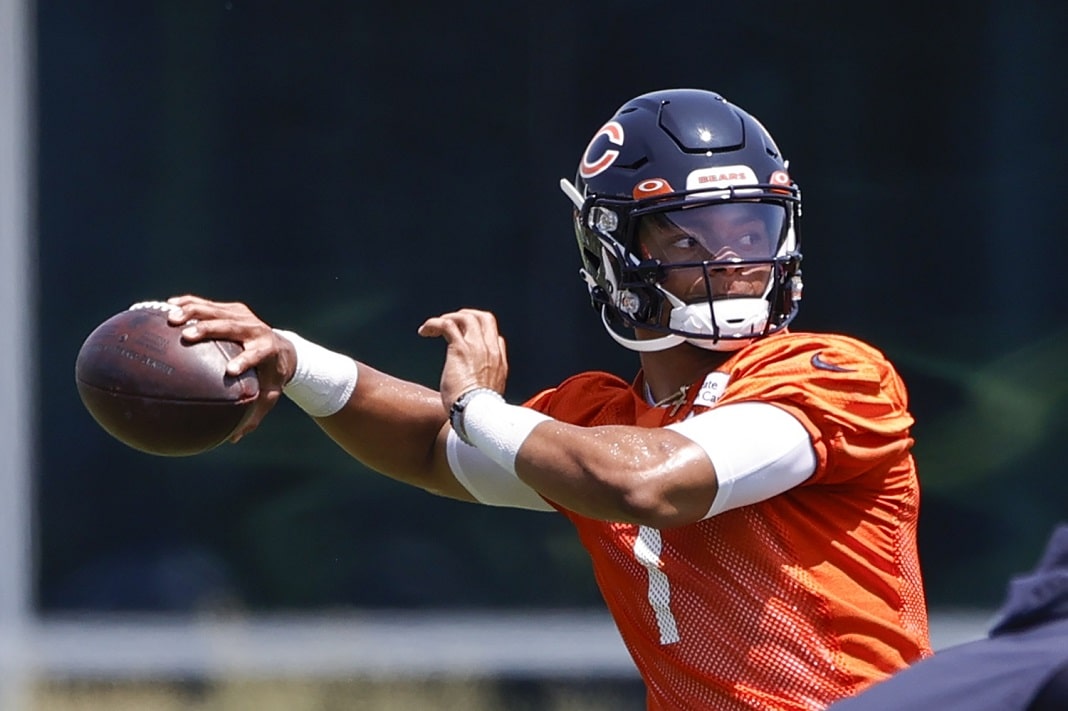 Daniel Greenberg on X: Justin Fields in a Chicago Bears uniform. (Picture  via @ChicagoBears)  / X