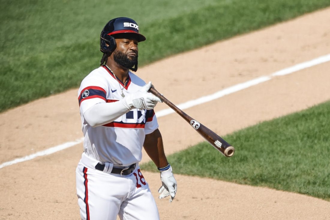 White Sox player's 2-year-old son shows off bat flip