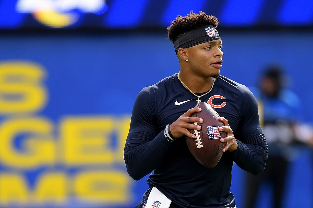 Chicago Bears quarterback Justin Fields (1) looks on against the New York  Giants during an NFL football game Sunday, Oct. 2, 2022, in East  Rutherford, N.J. (AP Photo/Adam Hunger Stock Photo - Alamy