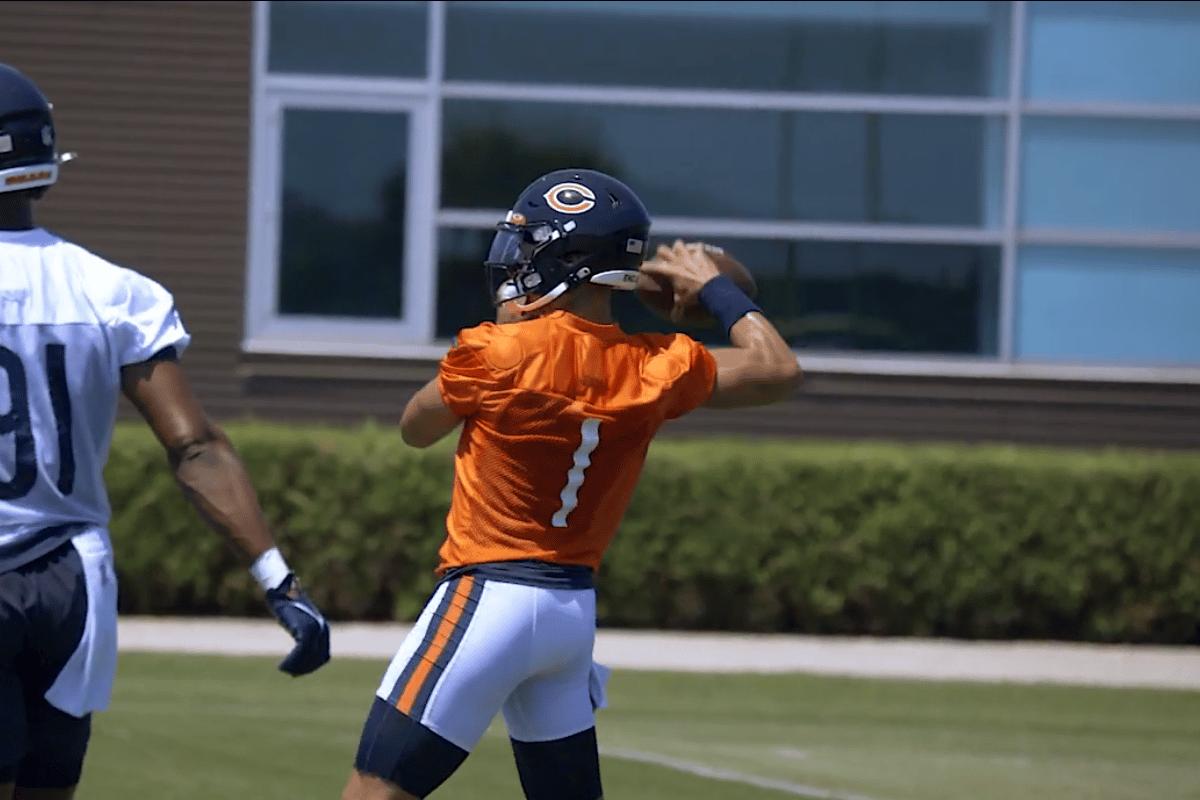 Matt Eberflus impressed with Justin Fields' mental toughness ahead of  Packers game