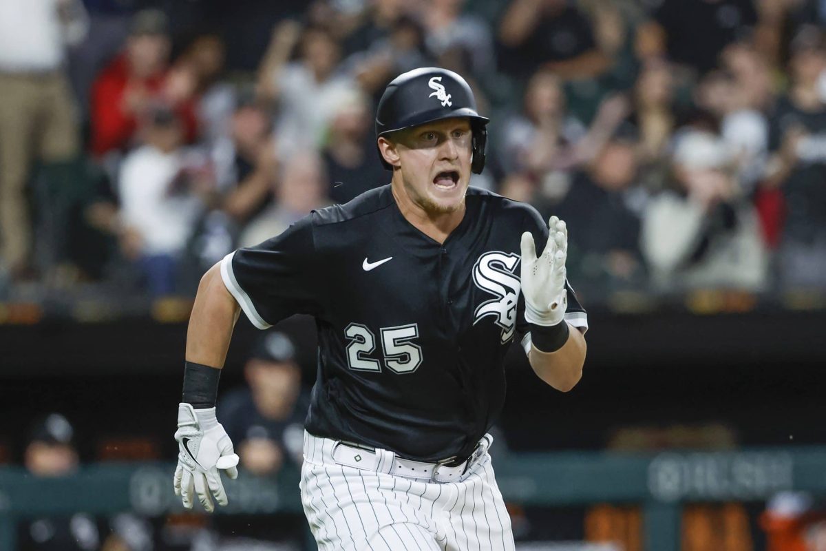 White Sox place Vaughn on 10-day IL with bruised right hand - The