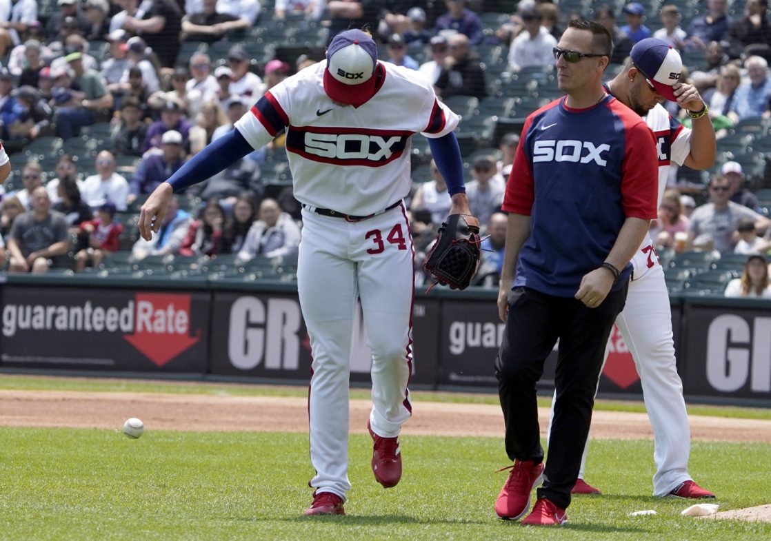 White Sox OF Eloy Jimenez has his rehab paused due to leg soreness