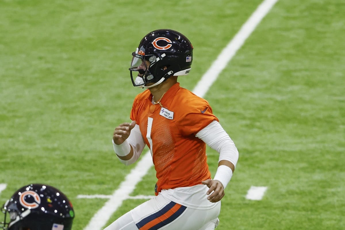 Bears Nation on X: BREAKING: After negotiations with Jets have broken  down, Ryan Poles has swooped in and the Bears are finalizing a deal to send  Justin Fields to Green Bay in