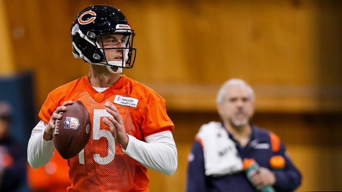 Denver Broncos quarterback Trevor Siemian (13) shakes hands with Chicago  Bears quarterback Mitchell Trubisky (10) after an NFL preseason football  game, Thursday, Aug. 10, 2017, in Chicago. The Bro …