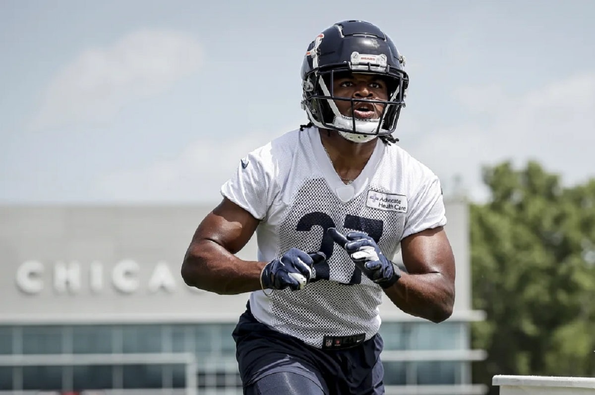 Chicago Bears safety Elijah Hicks (37) drops back in coverage during an NFL  preseason football game against the Cleveland Browns, Saturday Aug. 27,  2022, in Cleveland. (AP Photo/Kirk Irwin Stock Photo - Alamy