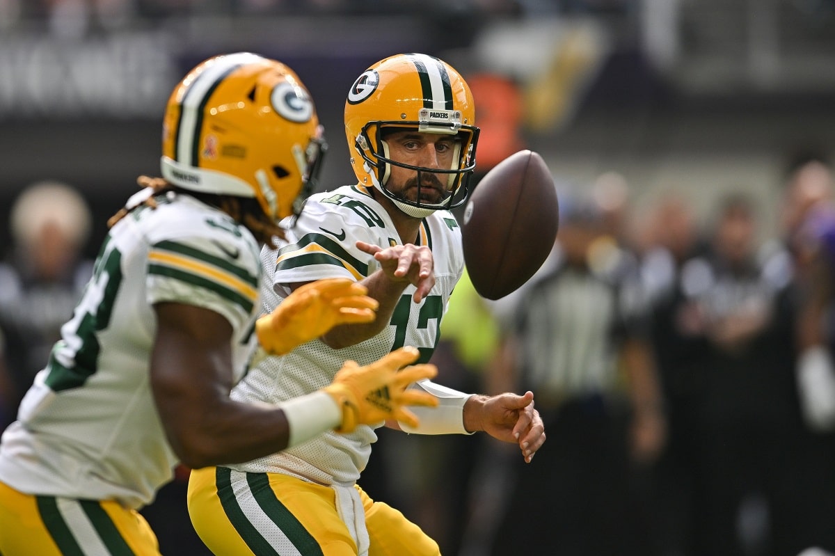 Column: Justin Fields vs. Aaron Rodgers is what Bears-Packers needs