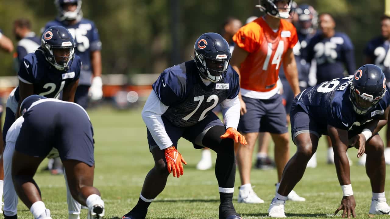 Bears claimed former Raiders OL Alex Leatherwood