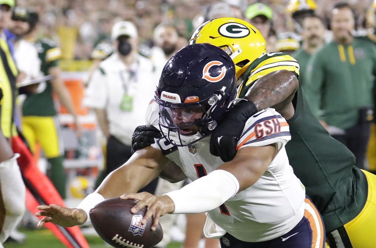 Chicago Bears QB Justin Fields begins big season with lackluster  performance in loss to Green Bay