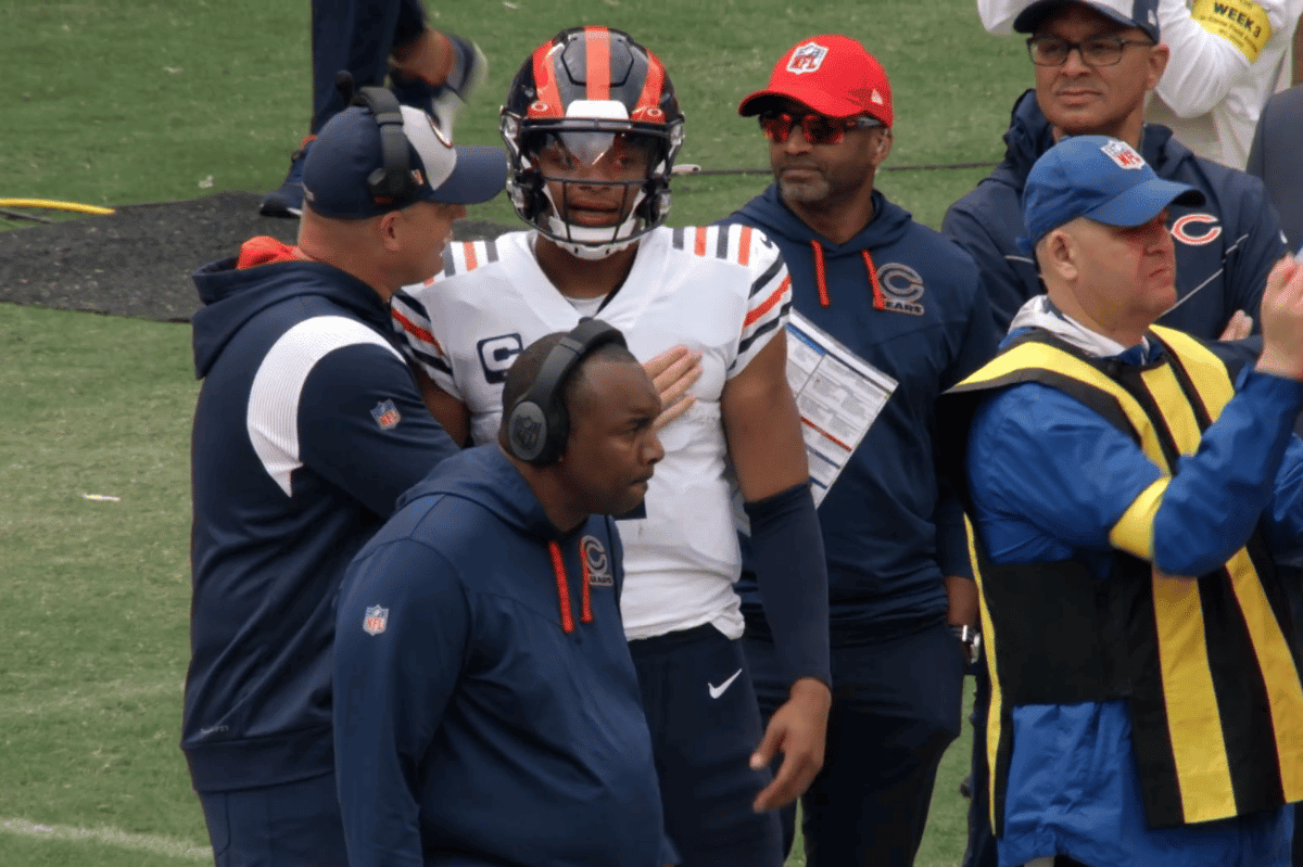 Bears' Justin Fields on his performance in victory over Texans: 'I played  like trash'