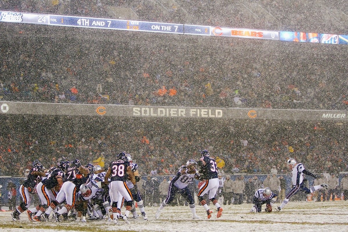 An Eerie Fog Rolls in During the Bears vs. Eagles 1988 Playoff