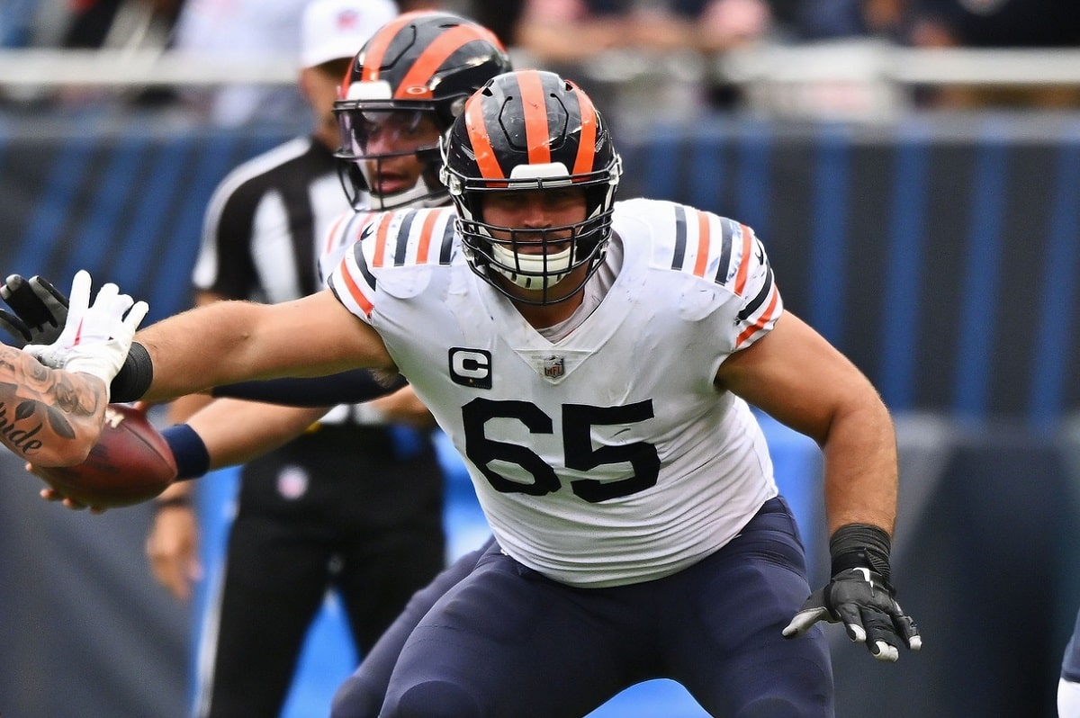 Chicago Bears offensive line Cody Whitehair runs on the field at the NFL  football team's practice facility in Lake Forest, Ill., Wednesday, June 8,  2022. (AP Photo/Nam Y. Huh Stock Photo - Alamy