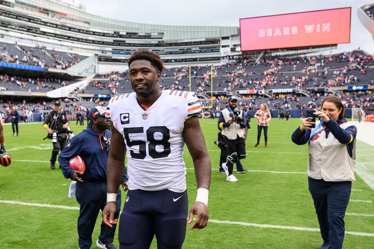 Bears Roquan Smith Tears Up After Learning of Teammate's Trade