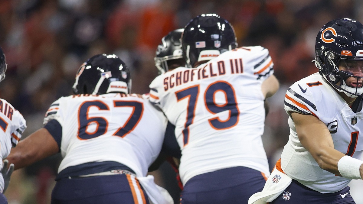 Chicago Bears NOW: Michael Schofield Re-Signs, Alex Leatherwood On