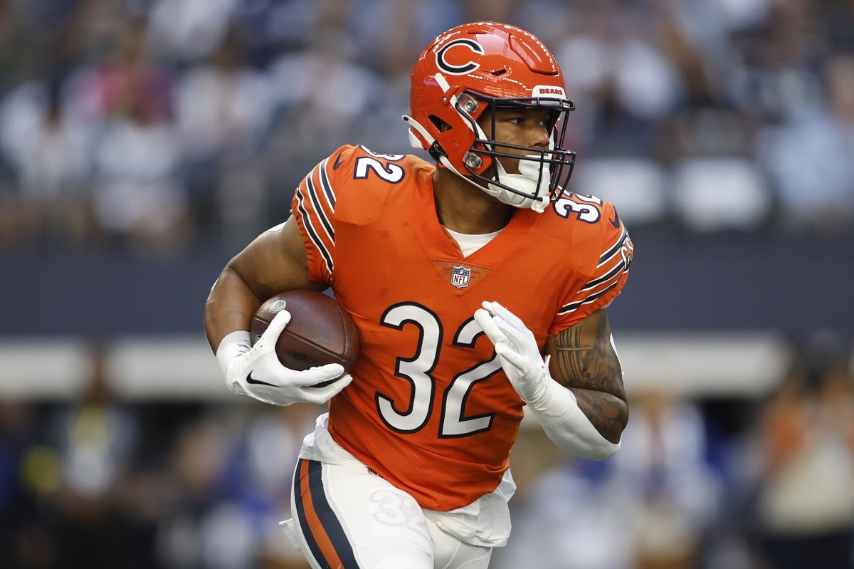 Chicago, Illinois, USA. 24th Nov, 2019. - Bears #32 David Montgomery in  action during the NFL Game between the New York Giants and Chicago Bears at  Soldier Field in Chicago, IL. Photographer: