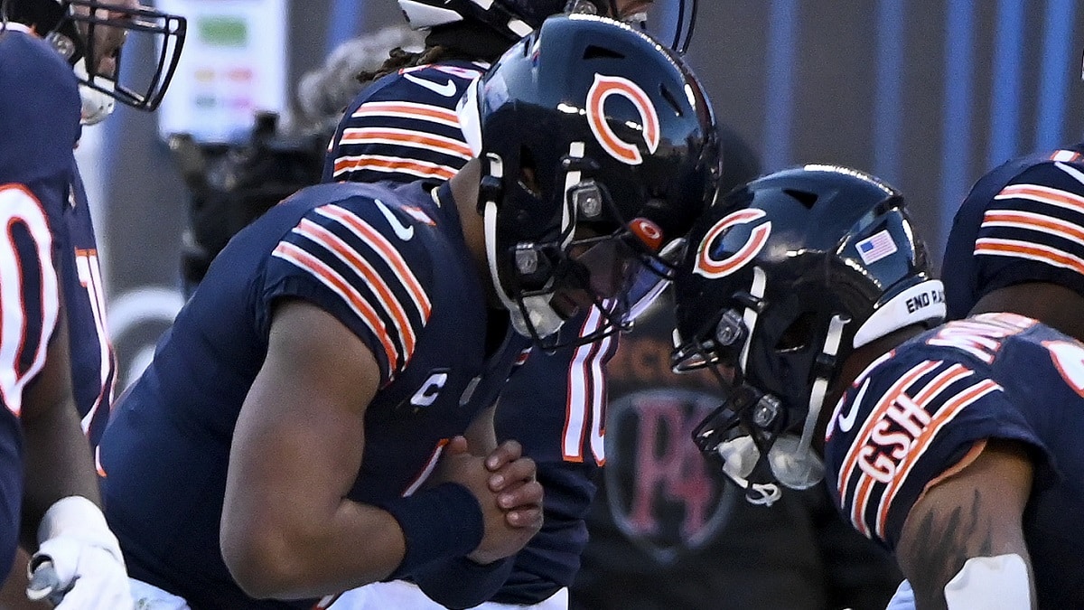 The Chicago Bears season hinges on Justin Fields and a new defense - Axios  Chicago