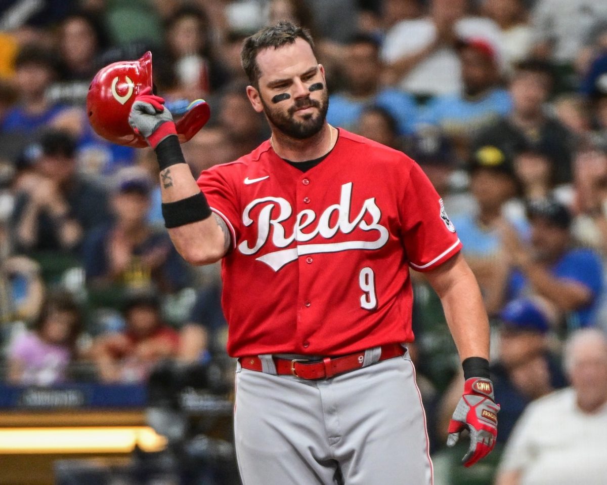 Report: Reds sign third baseman Mike Moustakas to four-year deal