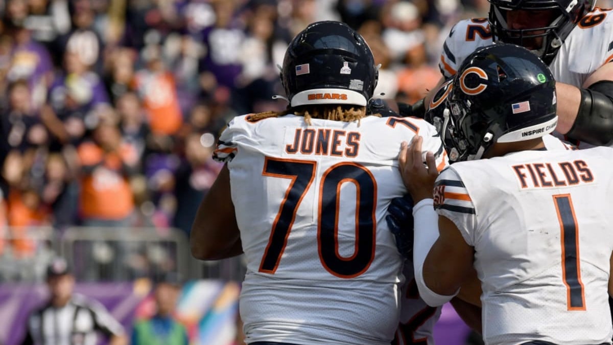 Chicago Bears offensive tackle Braxton Jones (70) works during the