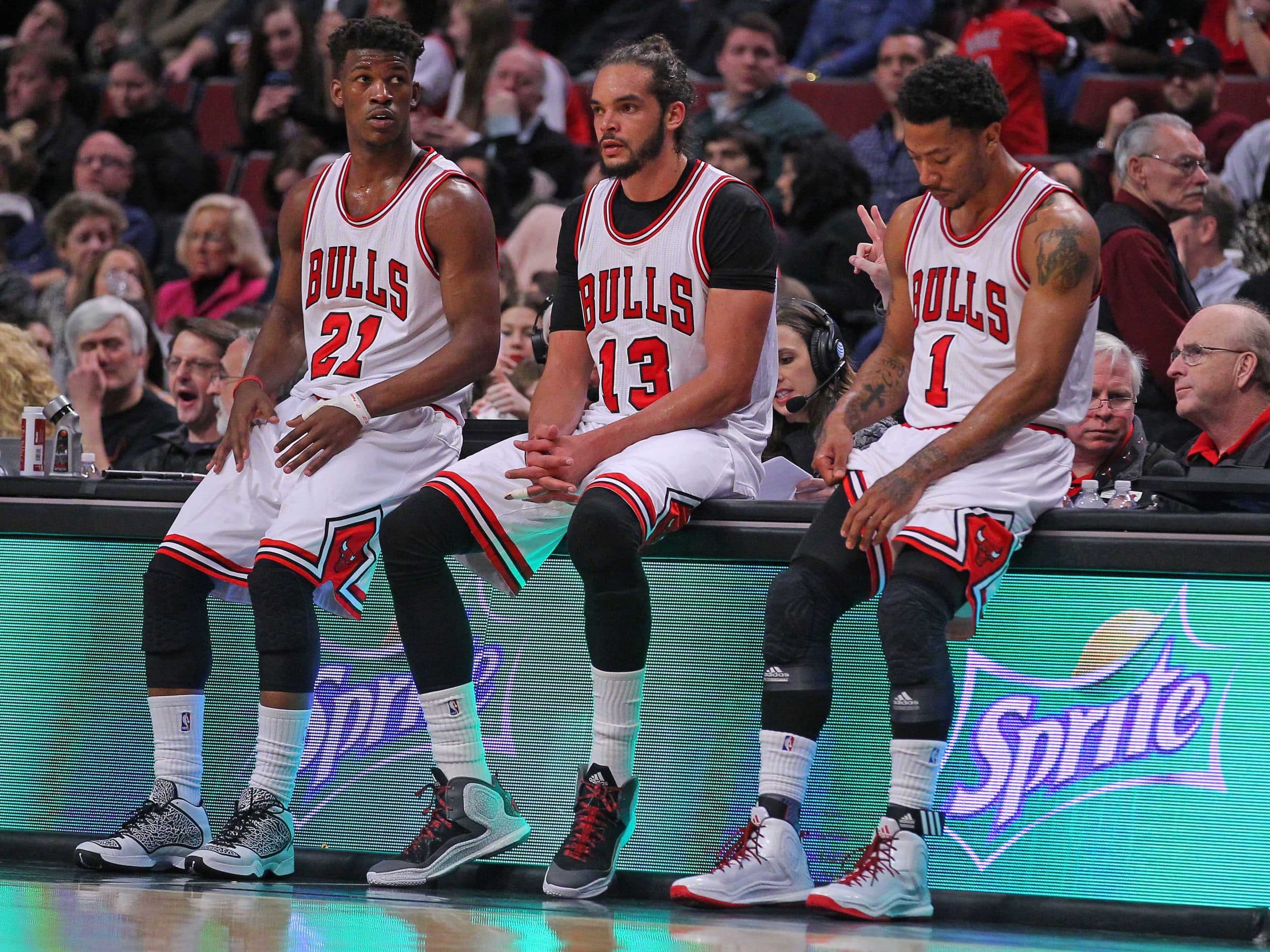 VN Design - Should Chicago Bulls retire Derrick Rose's