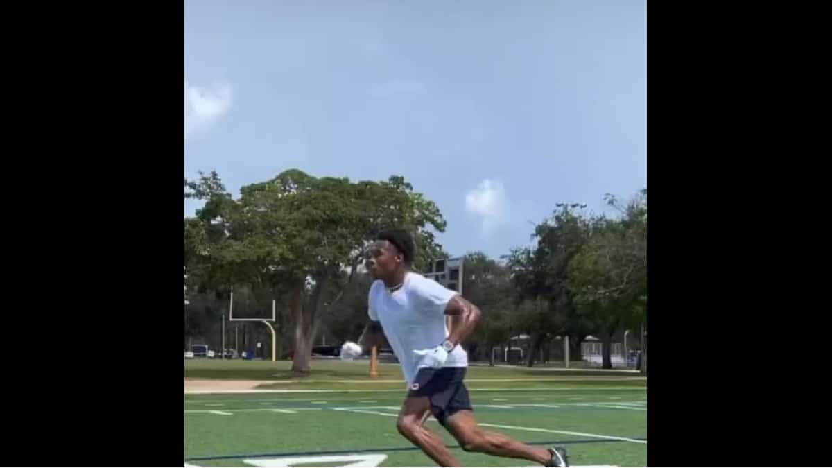 Darnell Mooney gets up for a spectacular leaping catch