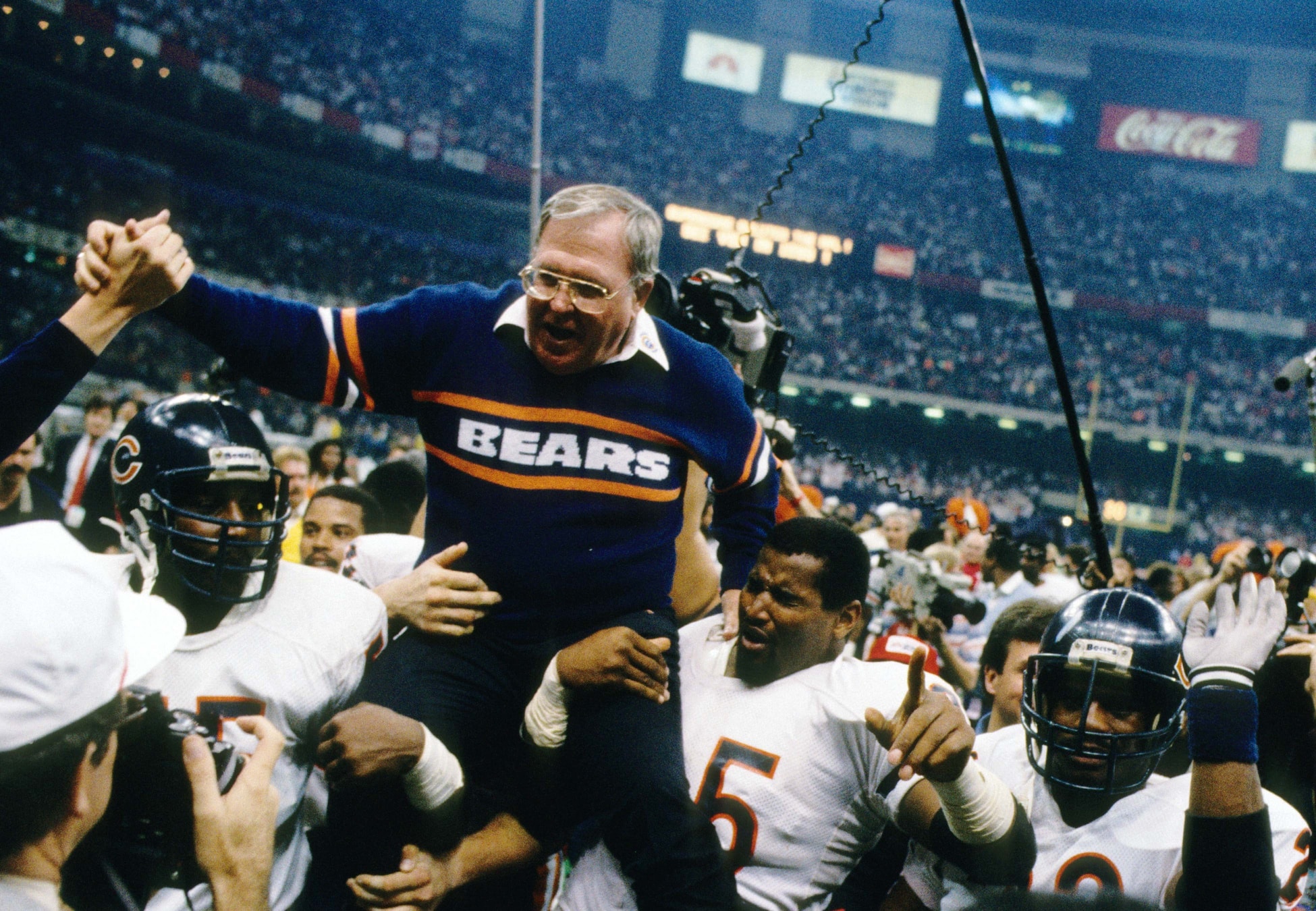 In this Nov. 5, 1984, file photo, Chicago Bears defensive end