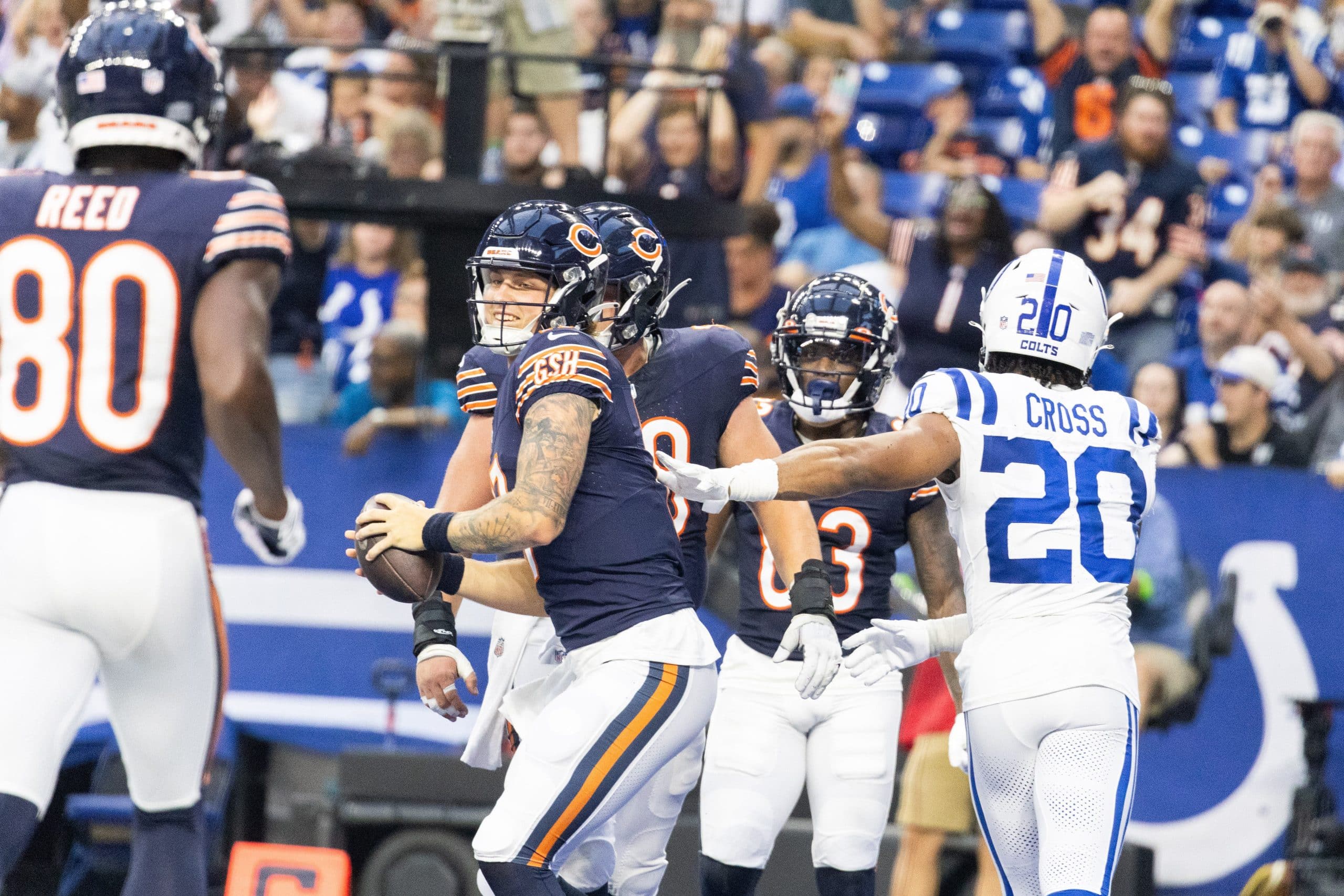 Bears players give Khalil Mack a warm welcome